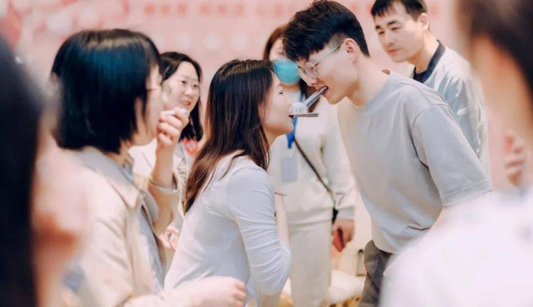 给孩子树立正确金钱观，别让他用一生去治愈童年